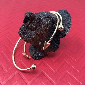 NEW Gold arrow & love knot bracelets - set of 2